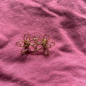 Gold stud flower earrings